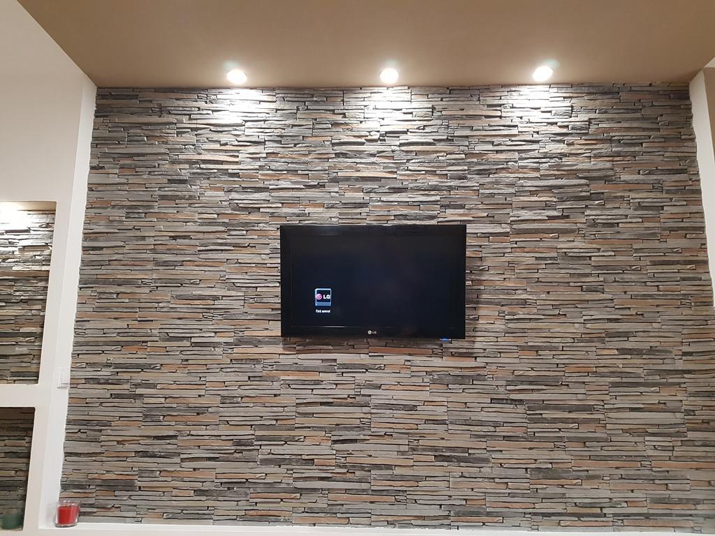 Woodstone Apartment بلوييست المظهر الخارجي الصورة