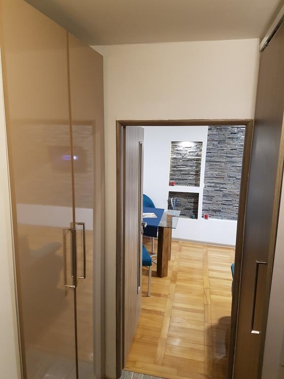Woodstone Apartment بلوييست المظهر الخارجي الصورة