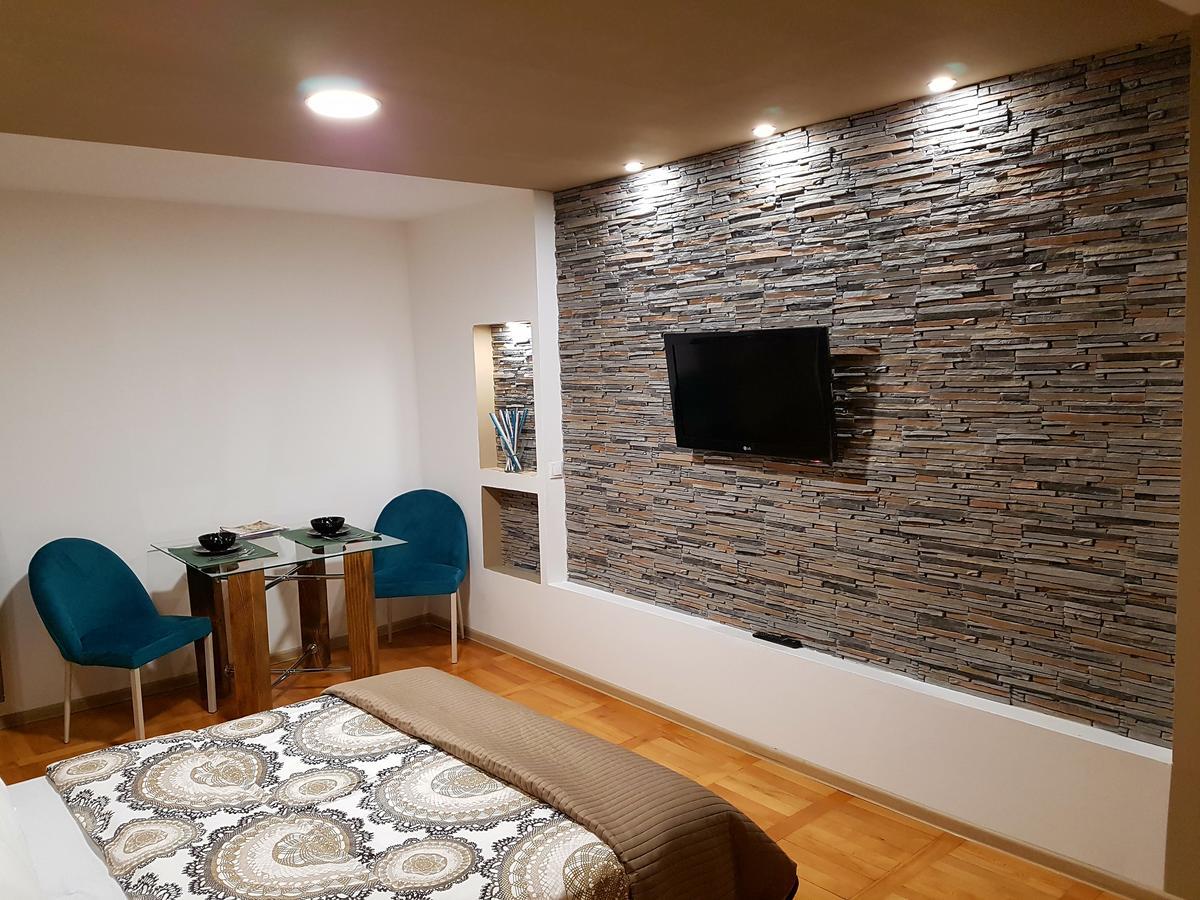 Woodstone Apartment بلوييست المظهر الخارجي الصورة