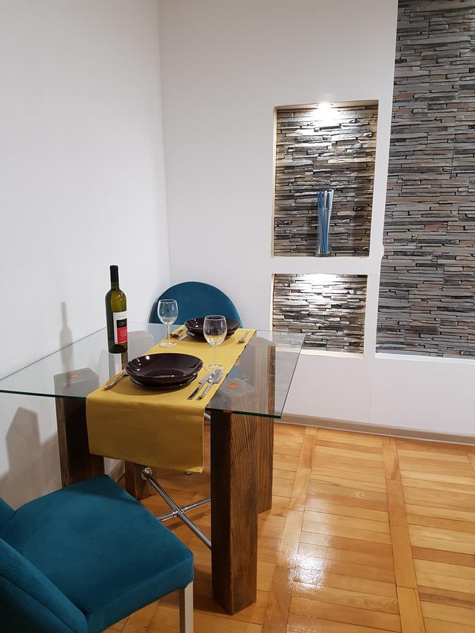 Woodstone Apartment بلوييست المظهر الخارجي الصورة