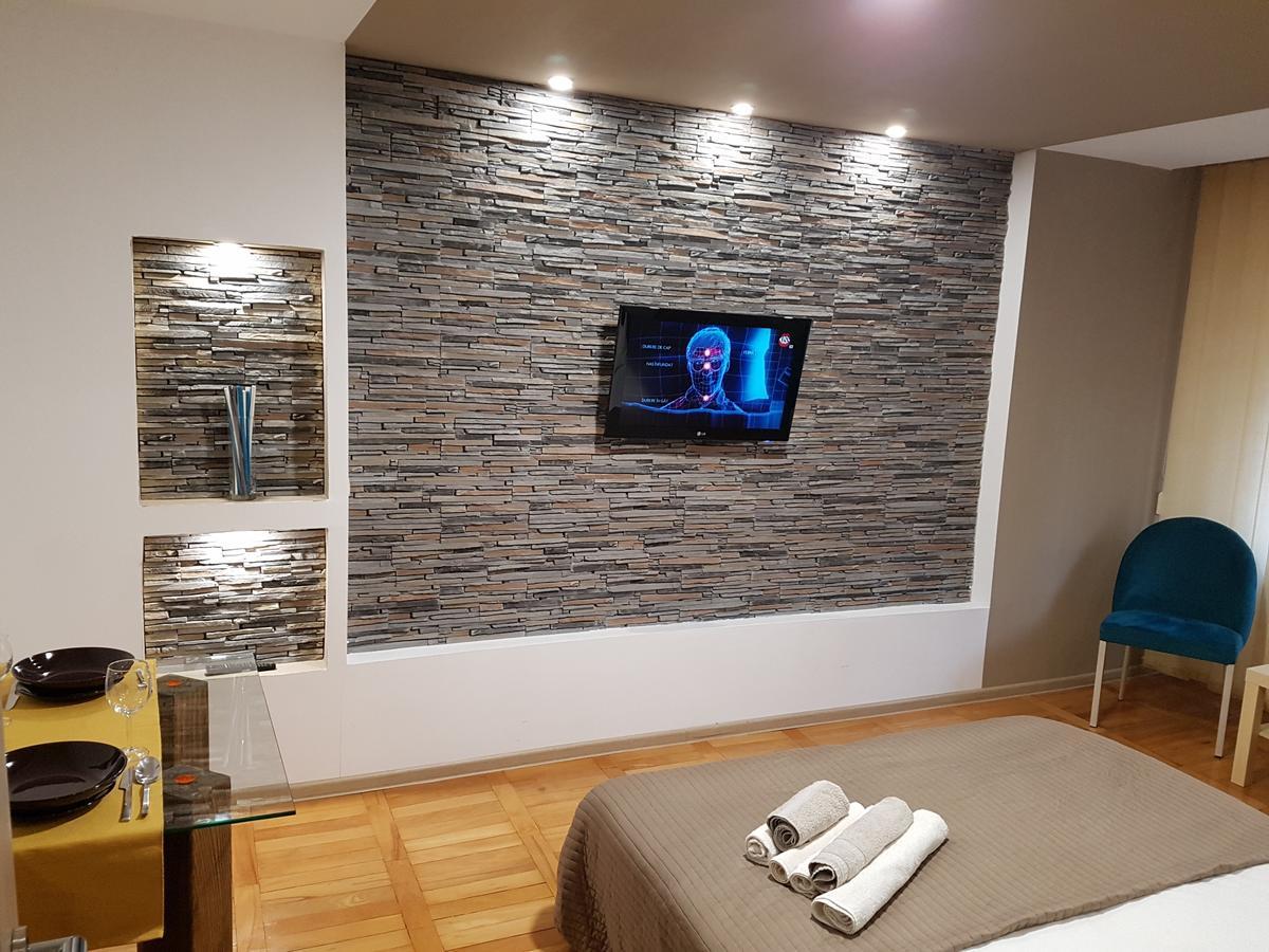 Woodstone Apartment بلوييست المظهر الخارجي الصورة