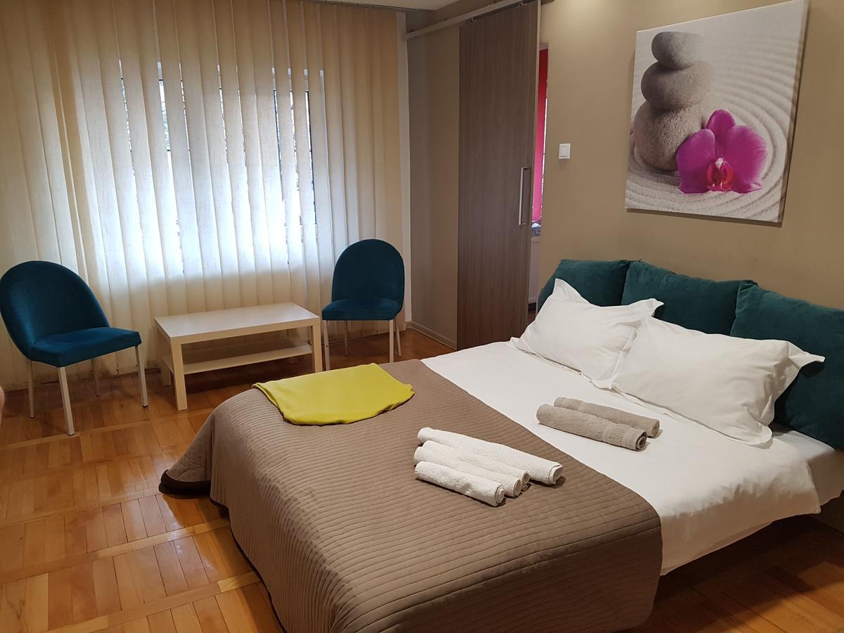 Woodstone Apartment بلوييست المظهر الخارجي الصورة