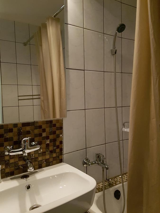 Woodstone Apartment بلوييست المظهر الخارجي الصورة