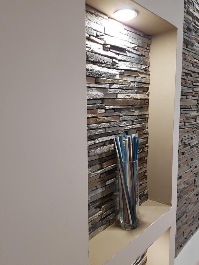 Woodstone Apartment بلوييست المظهر الخارجي الصورة
